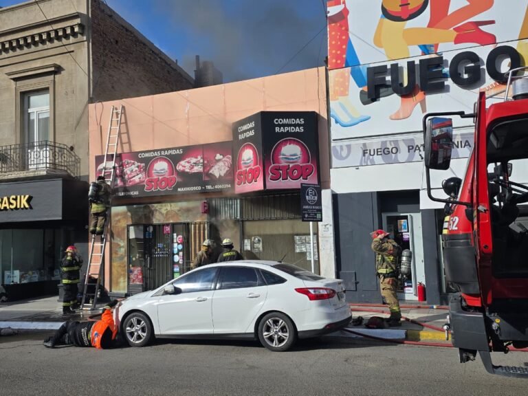 Susto en el Centro: se incendió un local de comidas rápidas