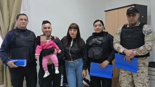 Policías héroes: salvaron la vida de una bebé de 7 meses y recibieron un emotivo homenaje