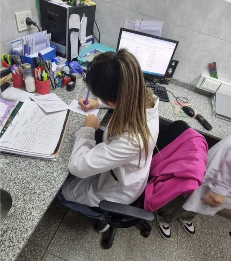 Vino de Cholila a estudiar medicina: “A veces elige no comer para pagar las fotocopias”