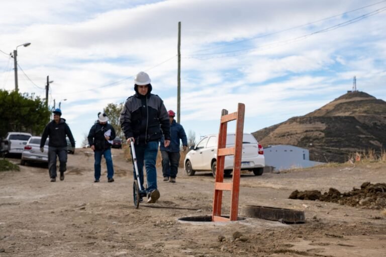 Laprida amplía su red cloacal y mejora las condiciones sanitarias de la Manzana 98