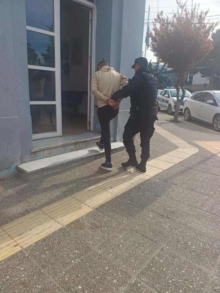 Robo y persecución: intentó huir con más de $2 millones sustraídos de una camioneta