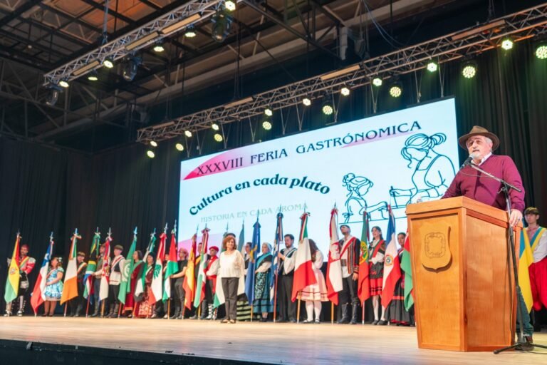 La ciudad celebró su diversidad en la inauguración de la Feria de las Colectividades