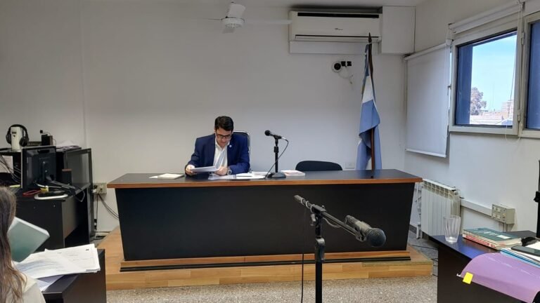 “Esta noche alguien va a morir”: un hombre armado atacó a su expareja y se atrincheró en su casa