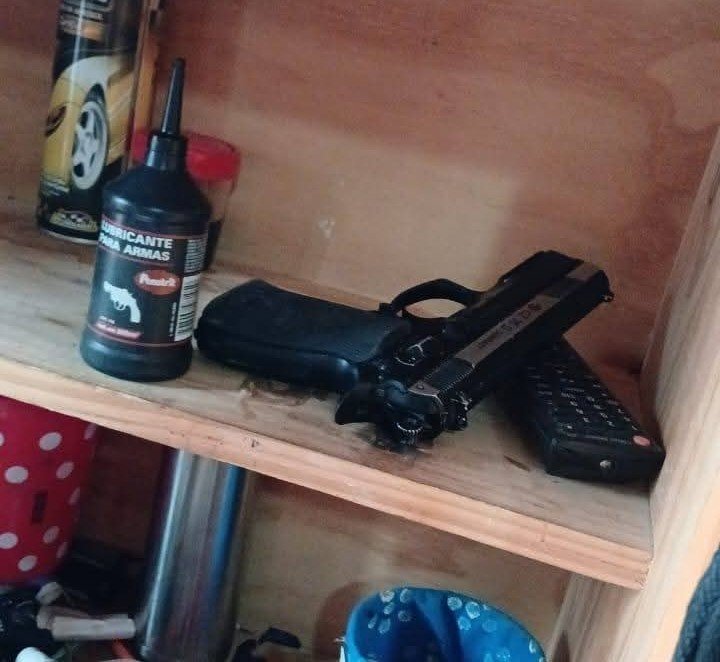 Insólito: buscaban peluches robados y encontraron réplicas de armas de fuego