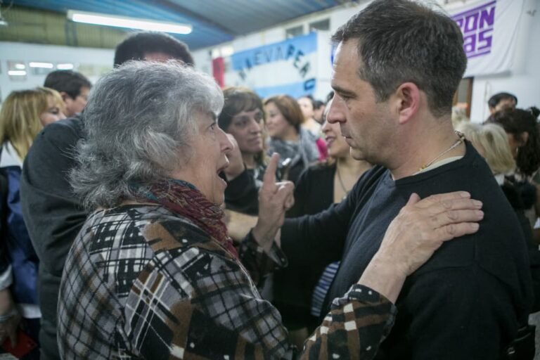 Luque recorrió Trelew y Rawson: “Chubut necesita un freno al ajuste de Milei”