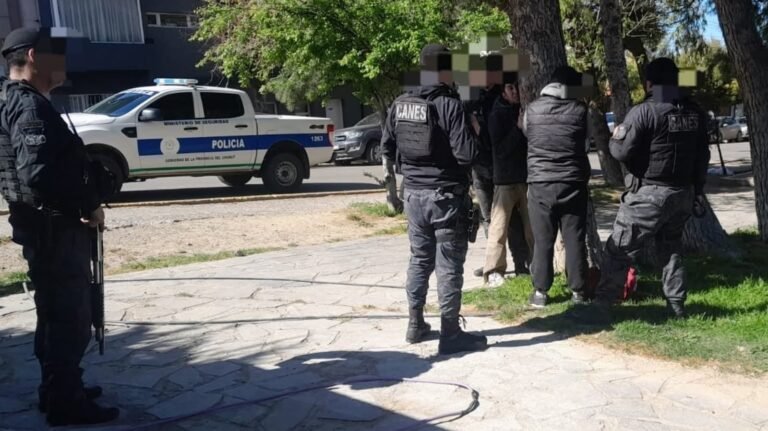 Sorprenden a dos hombres cortando cables de alumbrado público