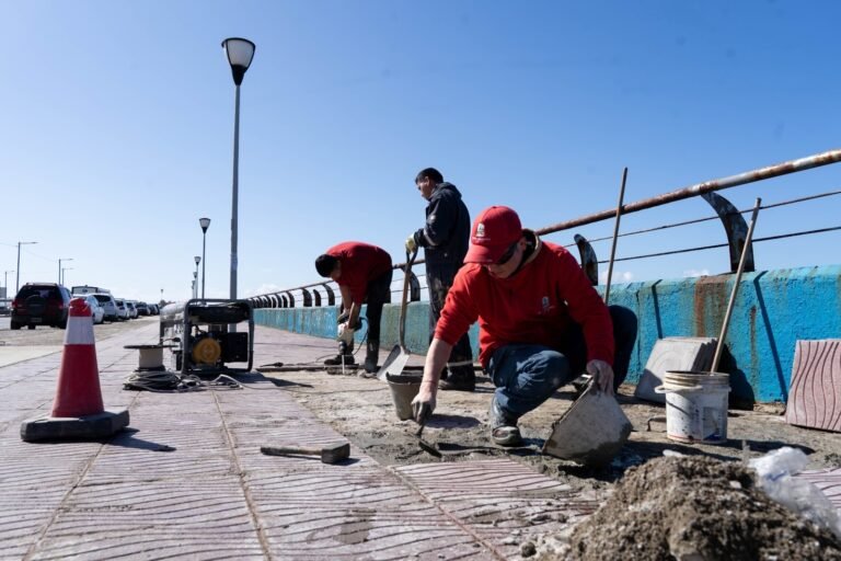 Se acondicionan los paseos costeros de cara a la temporada estival