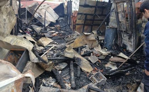 Una madre y su hija perdieron todo en un incendio en el barrio Quirno Costa