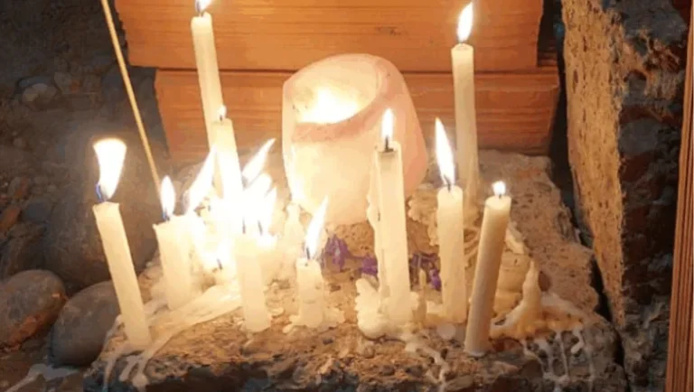 Vecinos despidieron con un altar al bebé de 39 días que fue asesinado a golpes