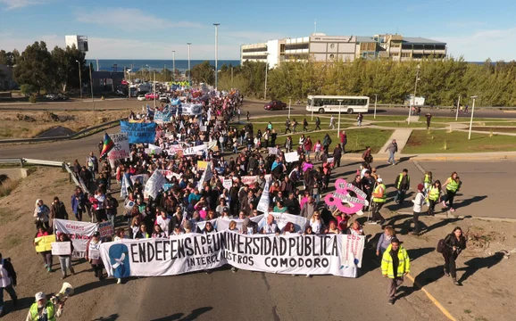 Tras el veto a la Ley Universitaria, docentes se movilizan con paro y marcha federal