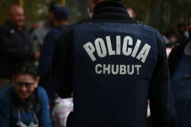 Un policía robó $100.000 de un auto y ahora enfrentará un nuevo juicio