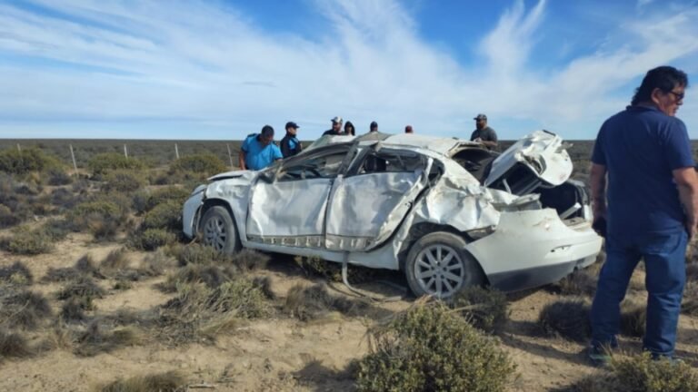 Vuelco en Ruta 3: un hombre está en grave estado y hay dos heridos