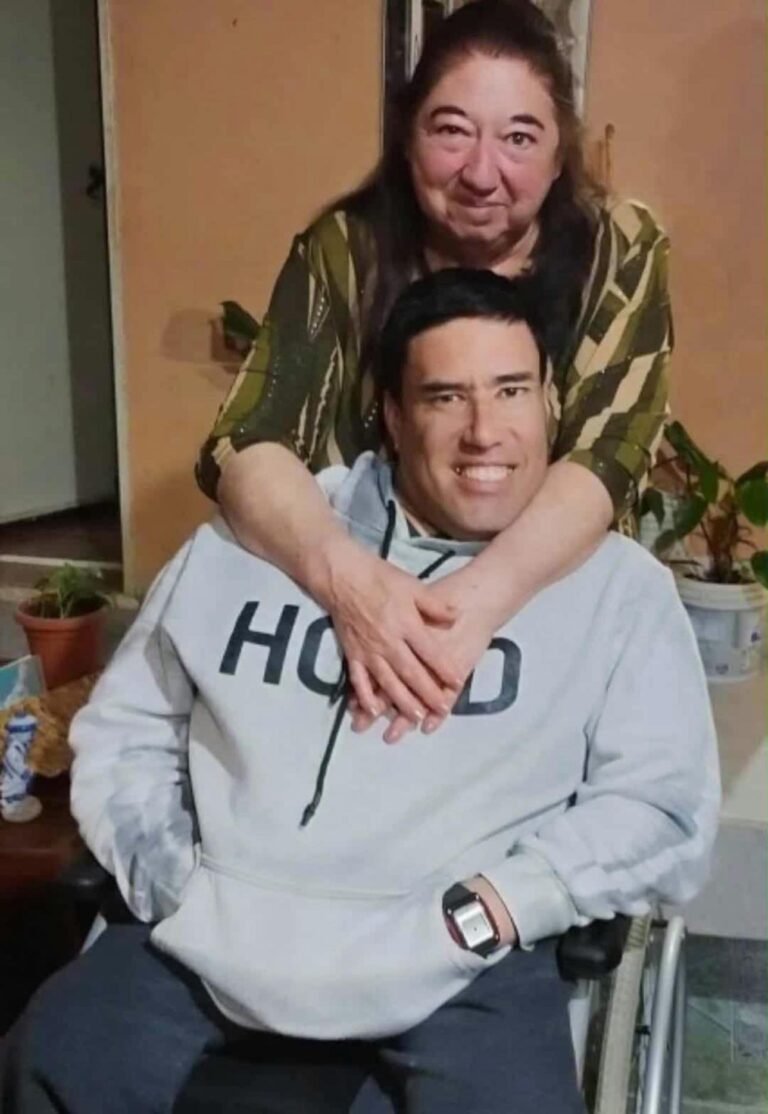 Una madre lucha por la salud de su hijo: la obra social lleva tres meses sin entregar insumos