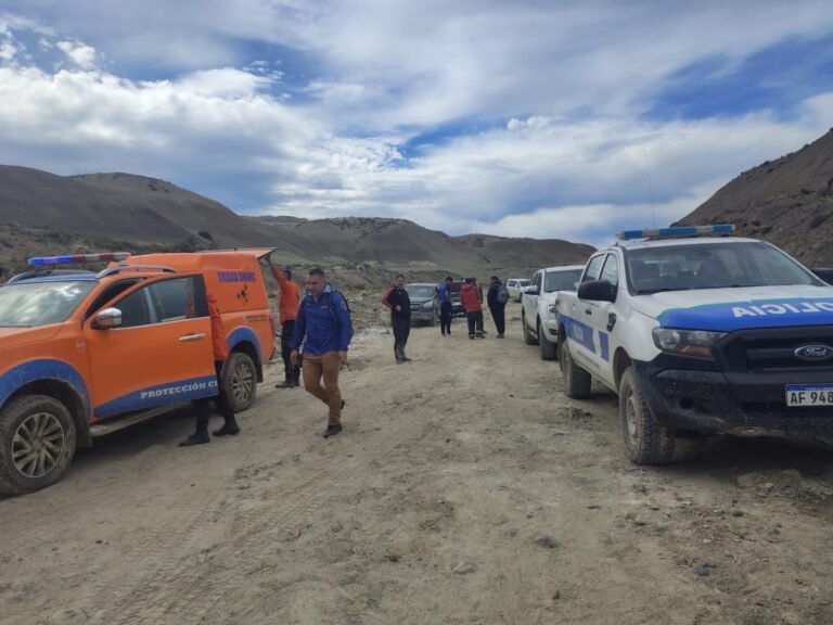 Más de 40 efectivos participan del operativo en la zona de Cañadón Visser y Rocas Coloradas