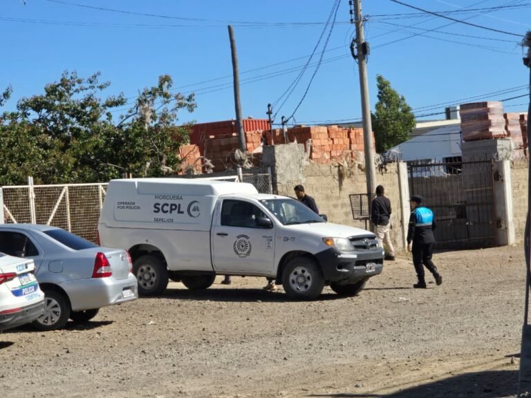 Encontraron a una persona muerta en el barrio Industrial: se le habría caído un paredón encima