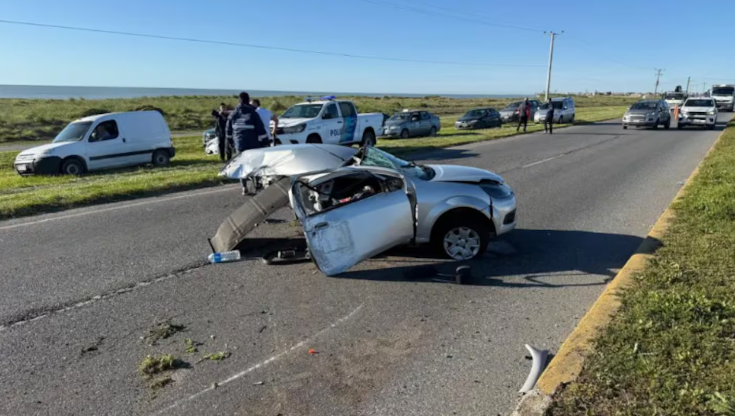 Trágico accidente en la ruta 11: un auto despistó, chocó contra un poste de luz y murió una beba de 2 años