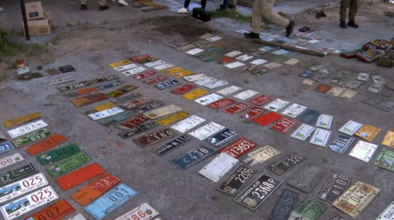 Desmantelaron una fábrica de patentes truchas: las vendían por internet a todo el país