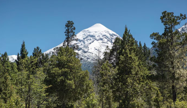 Desesperada búsqueda de dos personas en el volcán Lanín: se perdieron en una zona de difícil acceso