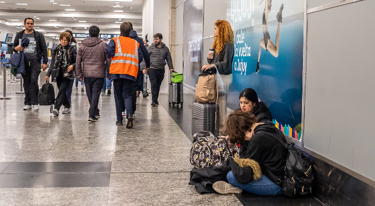 Terminó la protesta de pilotos, pero siguen las demoras en Aeroparque y Ezeiza