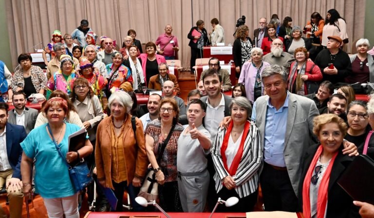 Ley de Adultos Mayores: “fue un compromiso desde antes de asumir, y ahora será una referencia a nivel nacional”