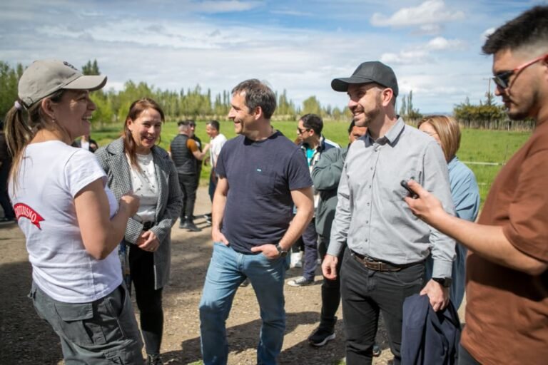 Luque cerró campaña en Sarmiento y llamó a votar el domingo para “ponerle un freno al ajuste”
