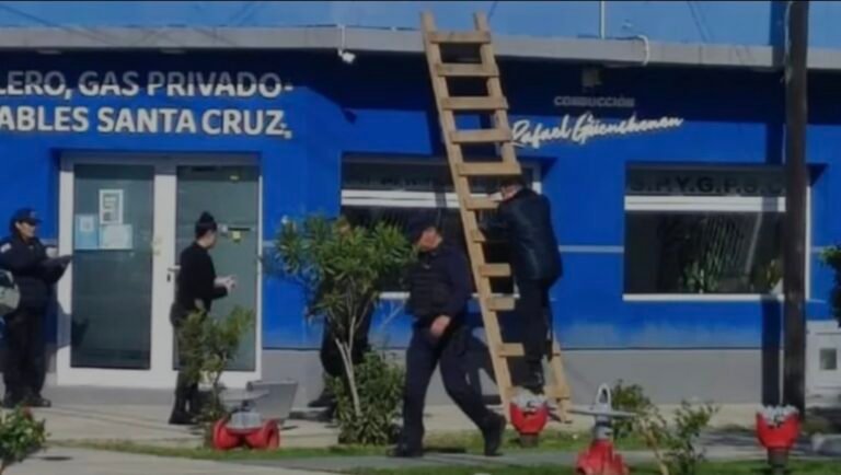 Ataque al sindicato petrolero de Santa Cruz: recibió al menos 19 tiros y seis pegaron en la puerta