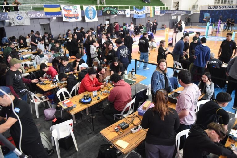 Más de 200 jóvenes fueron protagonistas en el Campeonato Nacional de Robótica