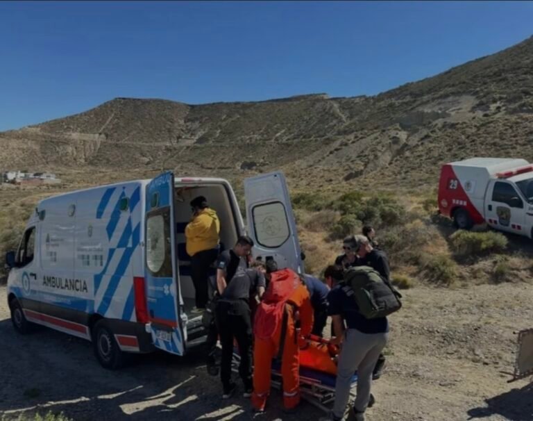 Debieron auxiliarla luego de una caída en el cerro Hermitte