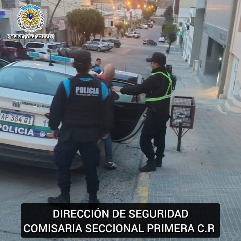 Tenía pedido de captura y lo atraparon caminando en el Centro