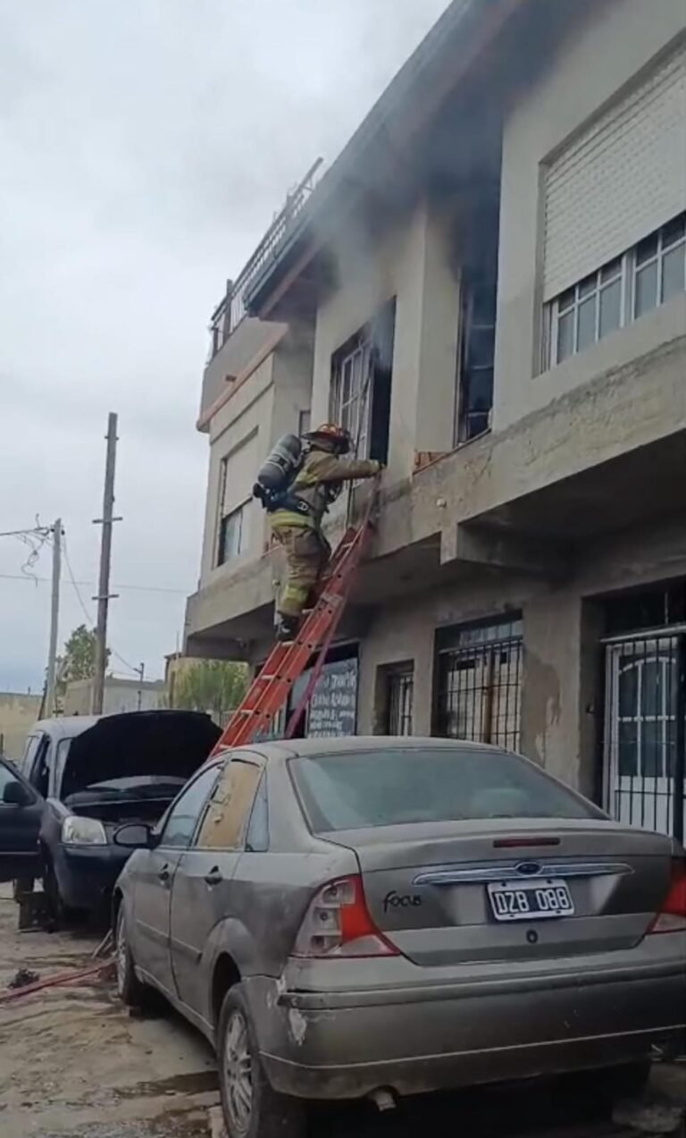 Un cortocircuito provocó el incendio de una vivienda del barrio Las Américas