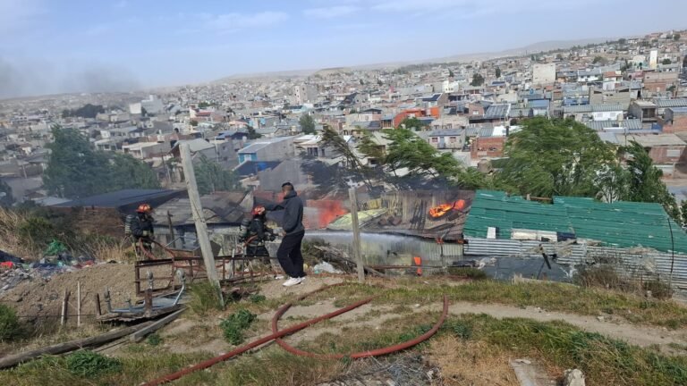 Una vivienda fue consumida por las llamas en el barrio San Cayetano