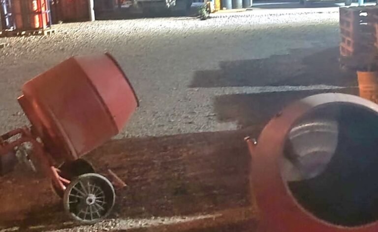 Intentaron huir por los techos tras robar hormigoneras: dos hombres detenidos