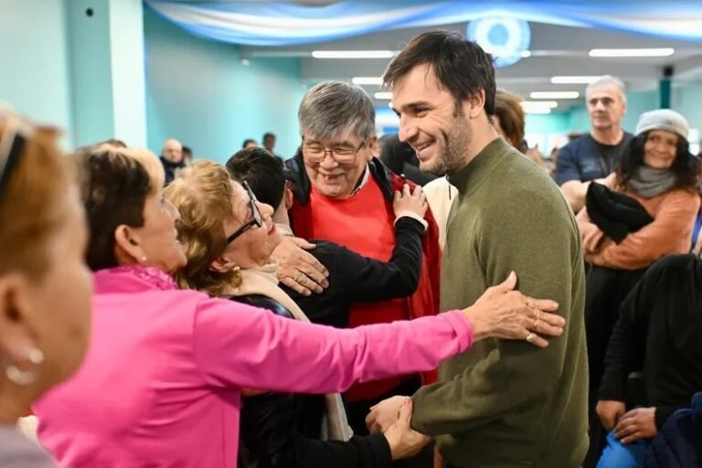 Torres anunció un plan para adultos mayores con 100% de cobertura en prótesis dentales