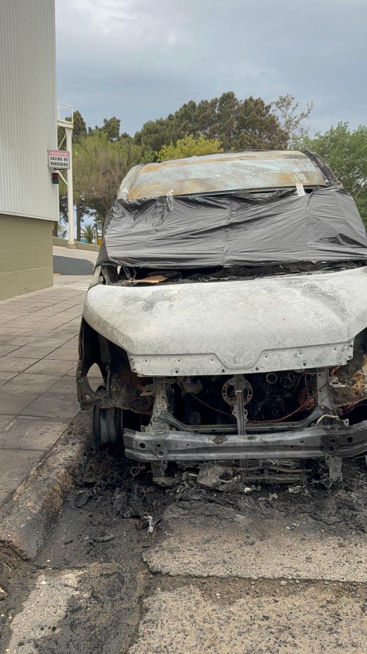 El incendio del vehículo utilitario sería una venganza: “No fue sabotaje, parece algo personal”