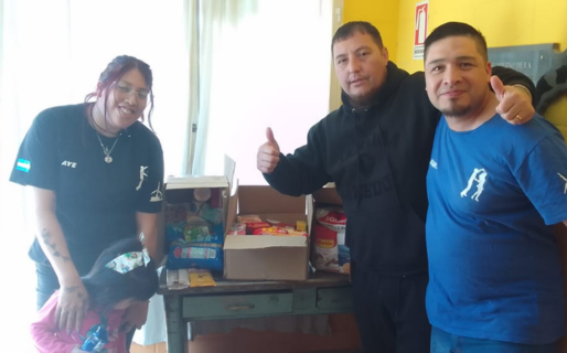 Una academia de Comerciales donó alimentos a la Vecinal del barrio San Cayetano