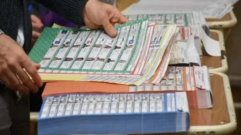 Multarán a los votantes que fotografíen la Boleta Única en las elecciones 2025