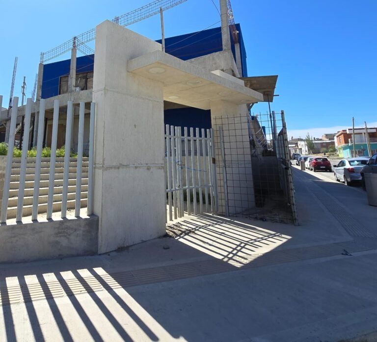 “Hace un año que reclamamos la finalización de la Escuela Municipal”