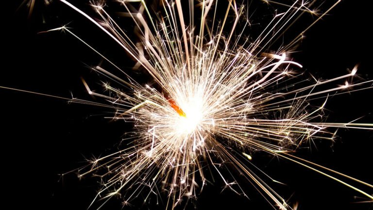 Denuncian que a dos meses de las fiestas, ya se escucha pirotecnia