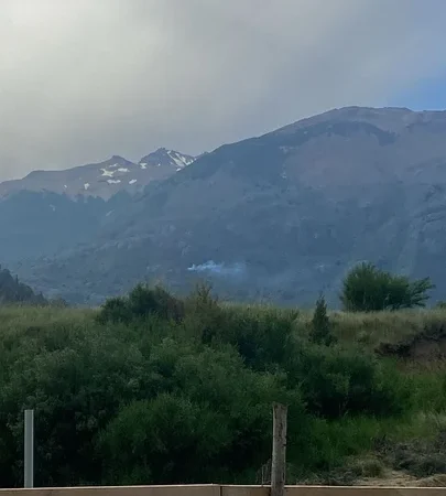 La caída de un rayo originó un incendio forestal en el Parque Los Alerces