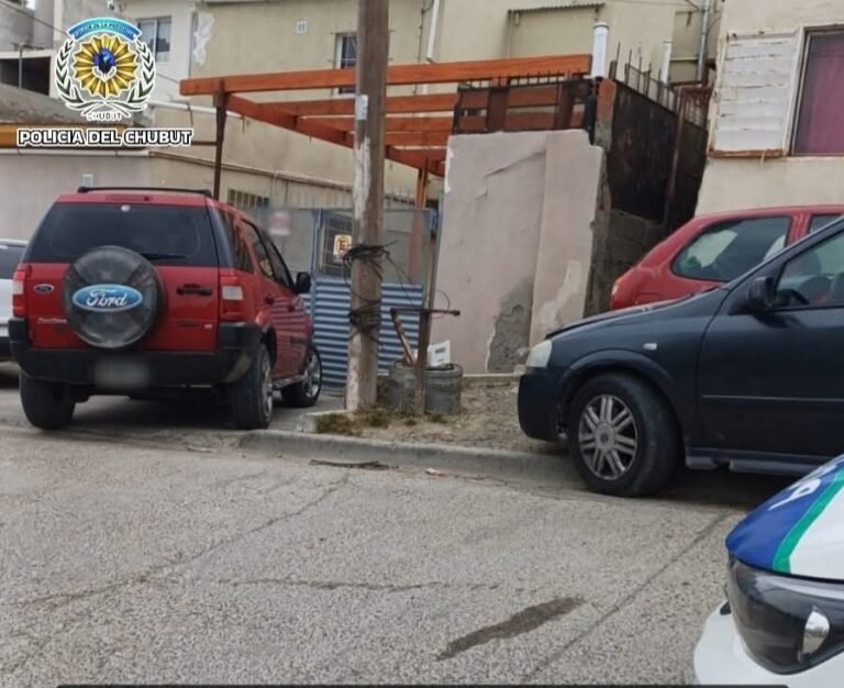 Balacera y persecución: secuestran un revólver y detienen a dos personas 