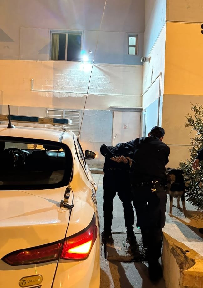 Tras una persecución detienen a un joven por portación de arma de fuego