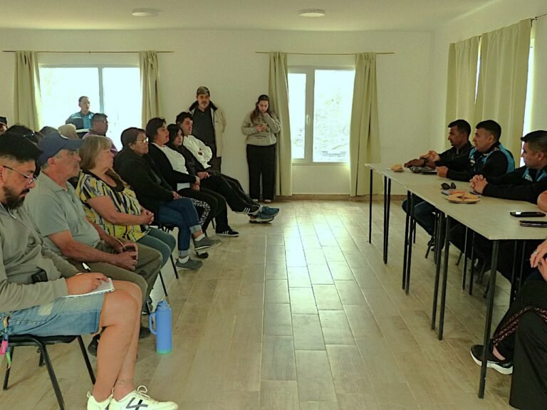 Vecinos de km 17 piden mas seguridad y soluciones ante la sobrepoblación canina