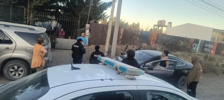 Un hombre fue aprehendido por agredir a un vecino con un palo