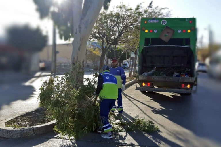 Urbana adapta sus servicios por la alerta roja y refuerza el operativo de voluminosos