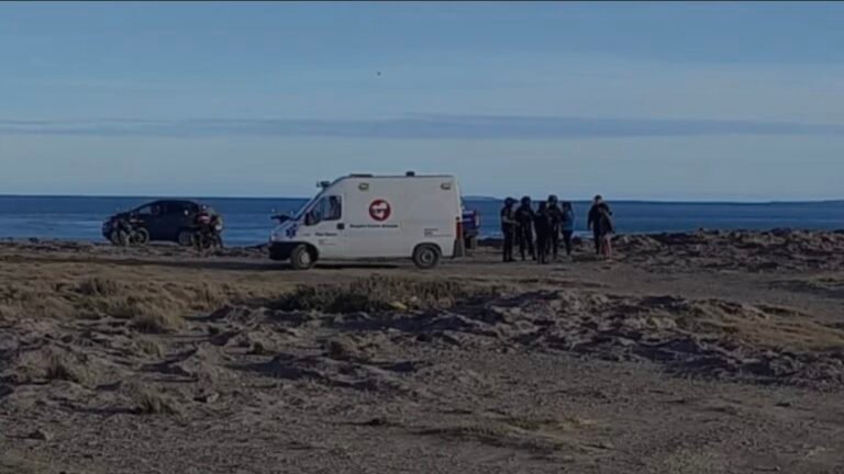 Una mujer denunció que dos hombres la secuestraron, la maniataron e intentaron tirarla al mar
