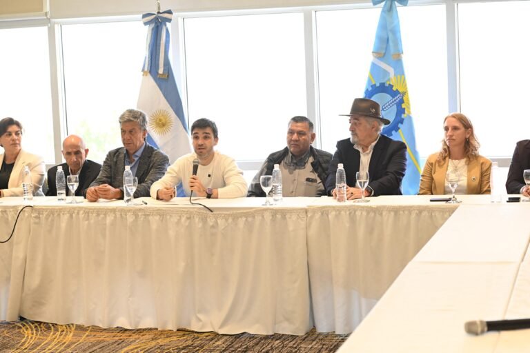 Torres explicó a sectores productivos el impacto de la eliminación de retenciones al petróleo