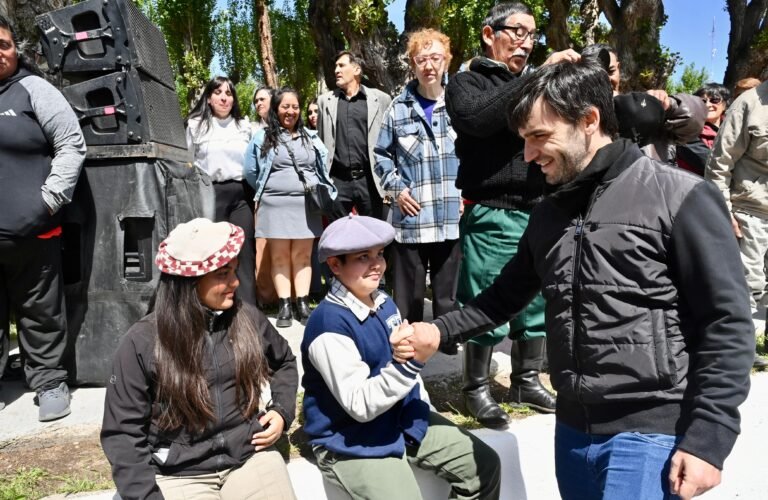 Torres firmó acuerdos para construir viviendas y ampliar servicios públicos