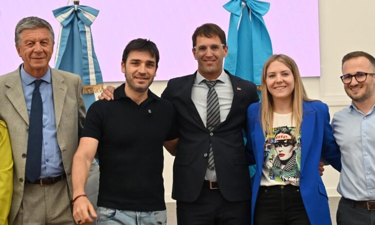 Asumió el nuevo ministro de Producción junto a la secretaria de Coordinación de Gabinete