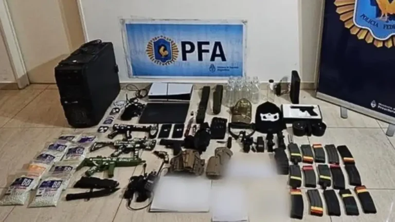 El FBI y la PFA evitaron un tiroteo escolar planeado por un adolescente de 16 años