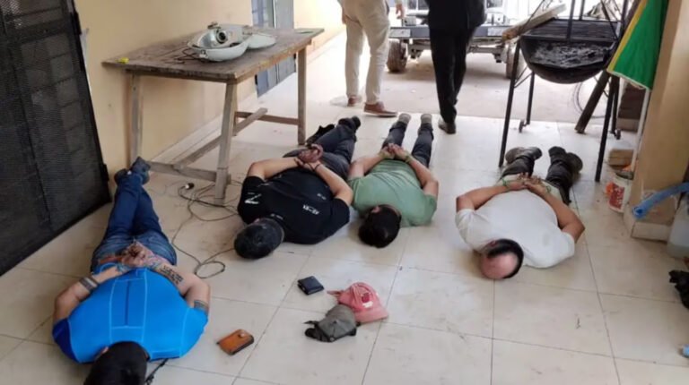 Escándalo: policías sacaban a presos de la comisaría para usarlos como albañiles